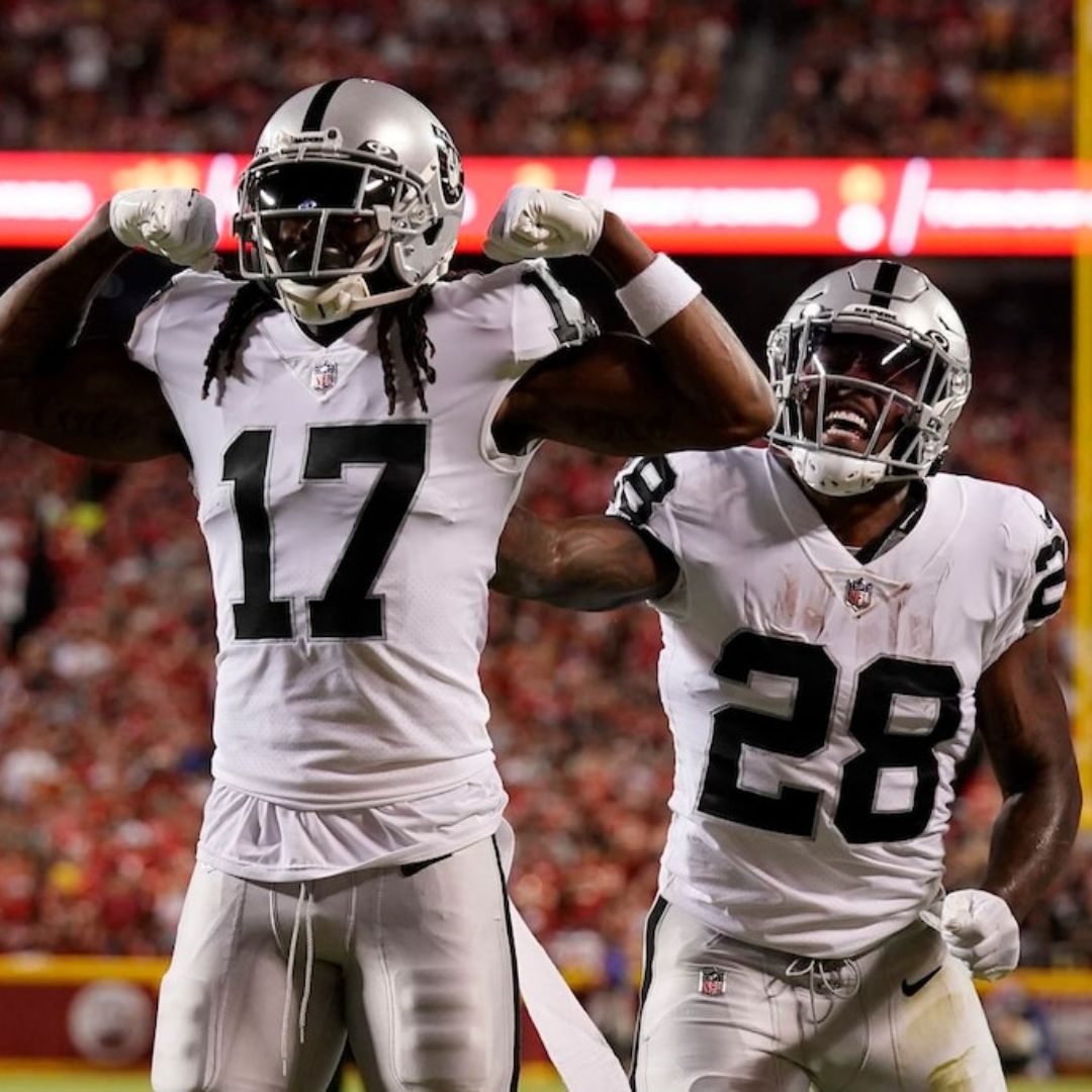 Raiders' Davante Adams pushes individual postgame, apologizes